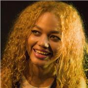 Soy apasionada por enseñar y ayudar a niños y Jóvenes en superación personal; brindándoles como herramienta el Arte